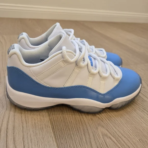 Jordan 11 Low - UNC - Picture 1 of 9